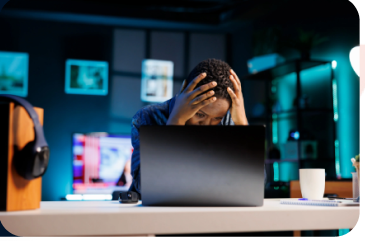 Pessoa trabalhando estressada